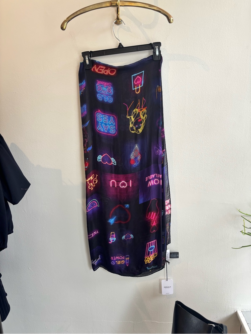 Neon Print Shall - Black